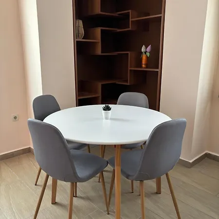 Cozy 1-bedroom Near Old Town - Purple5 Apartamento *